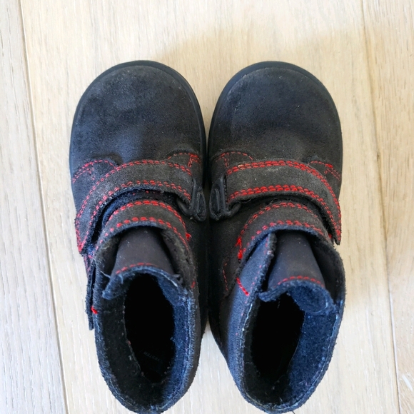 Toddler Waterproof High-Tops (Size 6US/22EU) - Picture 3 of 4